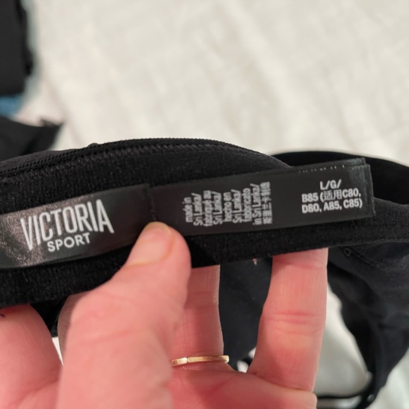 Victoria Sport Bra - Picture 3 of 3